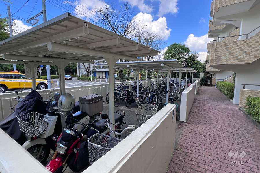 駐輪場とバイク置場