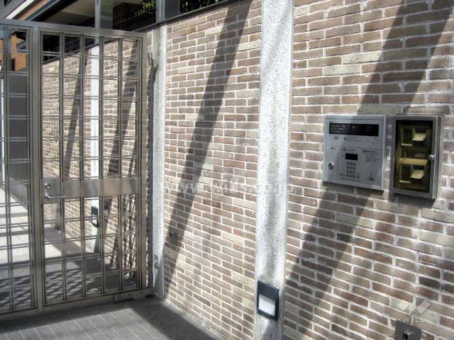 エントランスホール　オートロック付き
