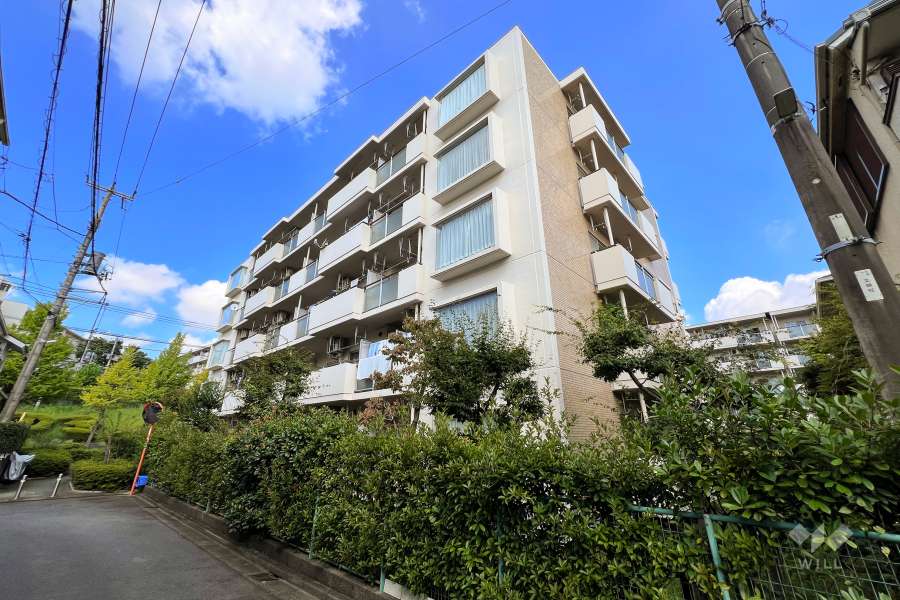 サンビームヒルズ西菅3号棟の外観（南東側から）