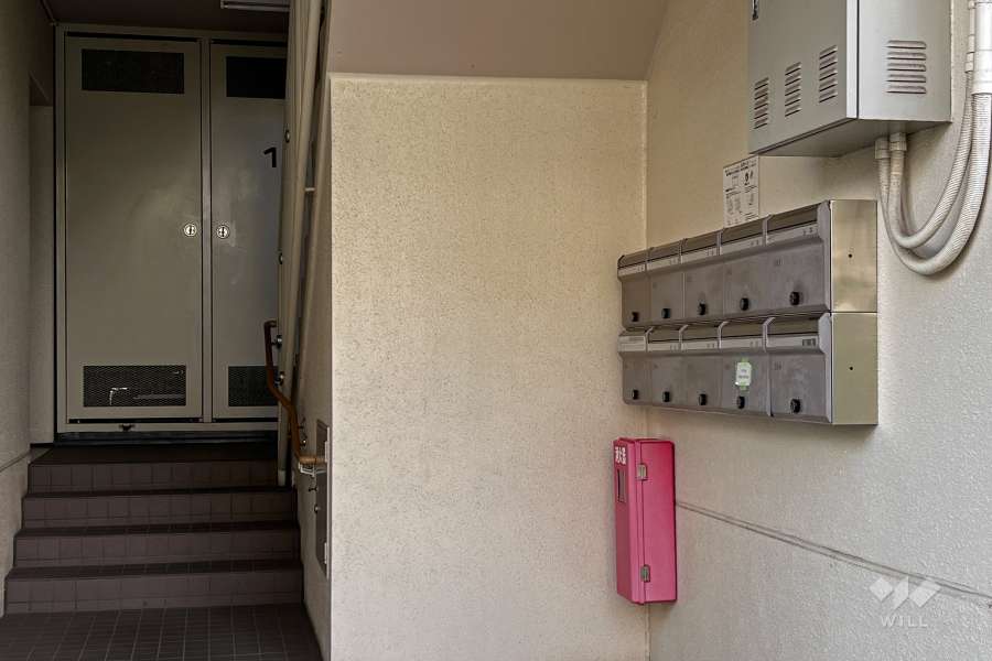 住戸入り口（共用ポスト）