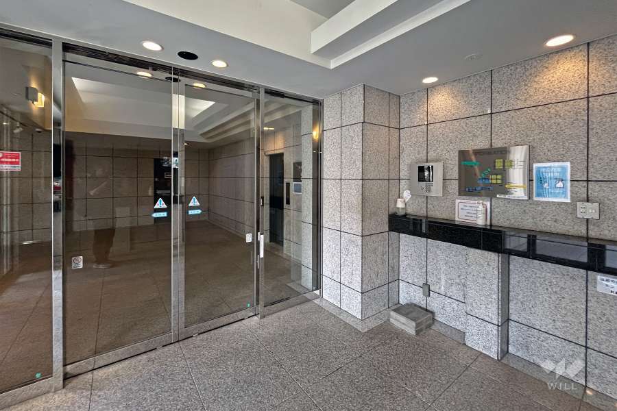 エントランスはオートロック付きです。