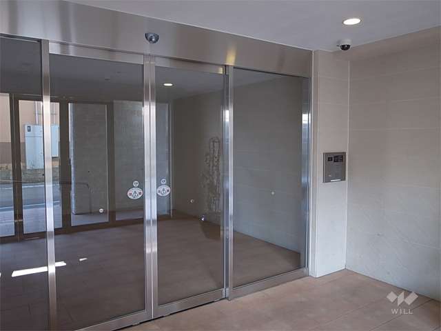 エントランスはオートロック付きです。