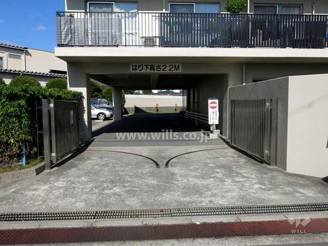 駐車場出入り口