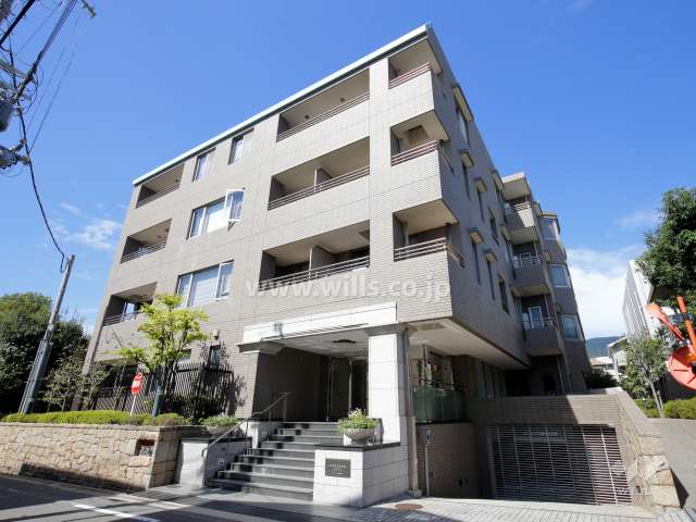 パーク・コート芦屋大原町の外観（南東側から）