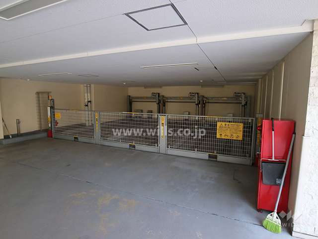 敷地内駐車場(屋内機械式)