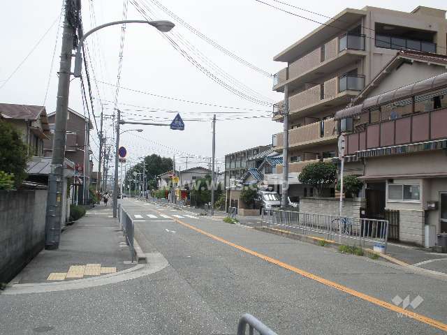 南側前面道路(東から)