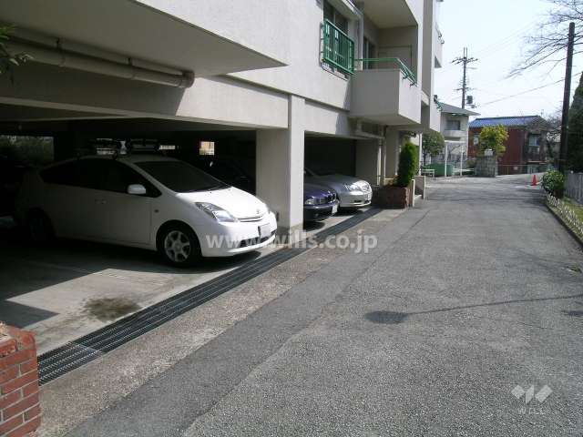 1階部分の駐車場