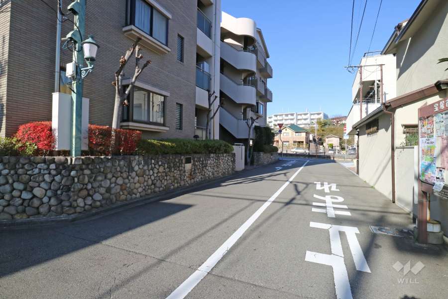 敷地南東側の前面道路