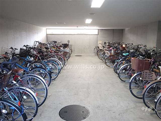屋内にある駐輪場
