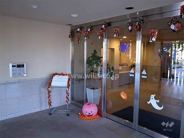 エントランスはオートロック付きです。