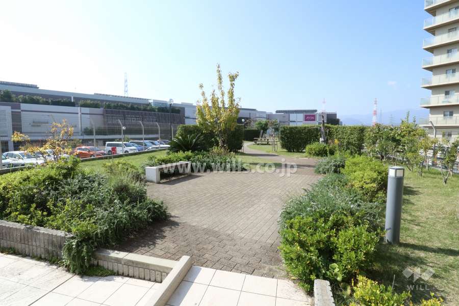 敷地内駐車場の屋上庭園