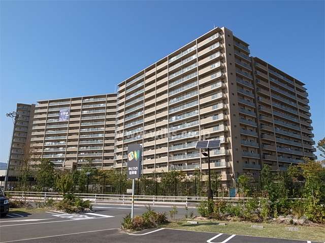 グランドメゾン伊丹池尻リテラシティの外観（南東側から）