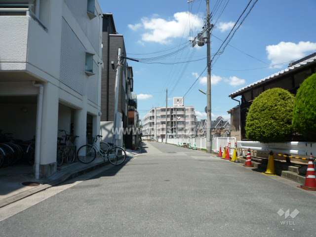 マンションの前面道路