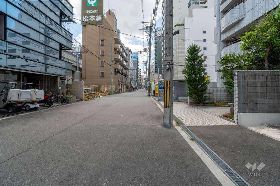 敷地東側の前面道路