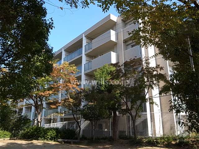 ロジュマン箕面牧落の外観（南西側から）