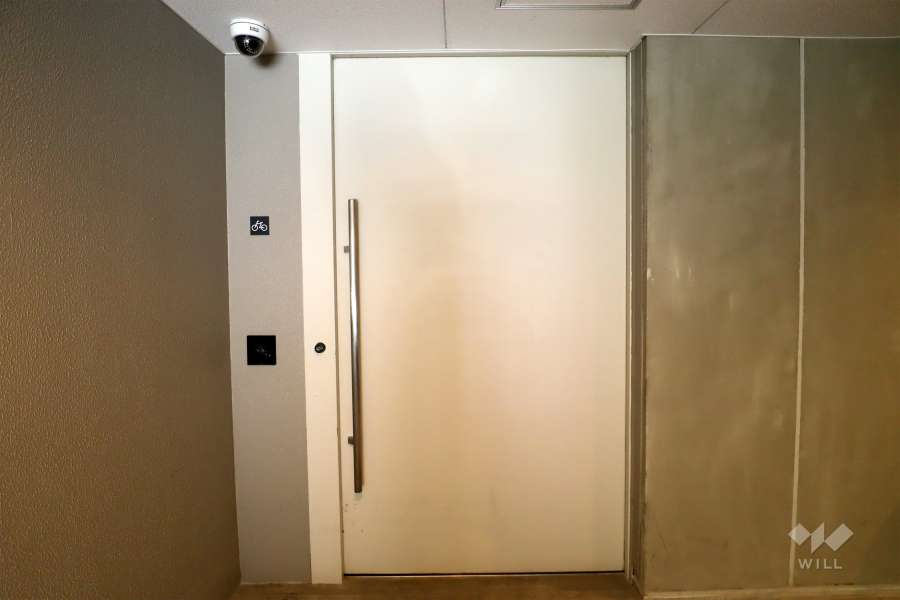 屋内駐輪場出入口