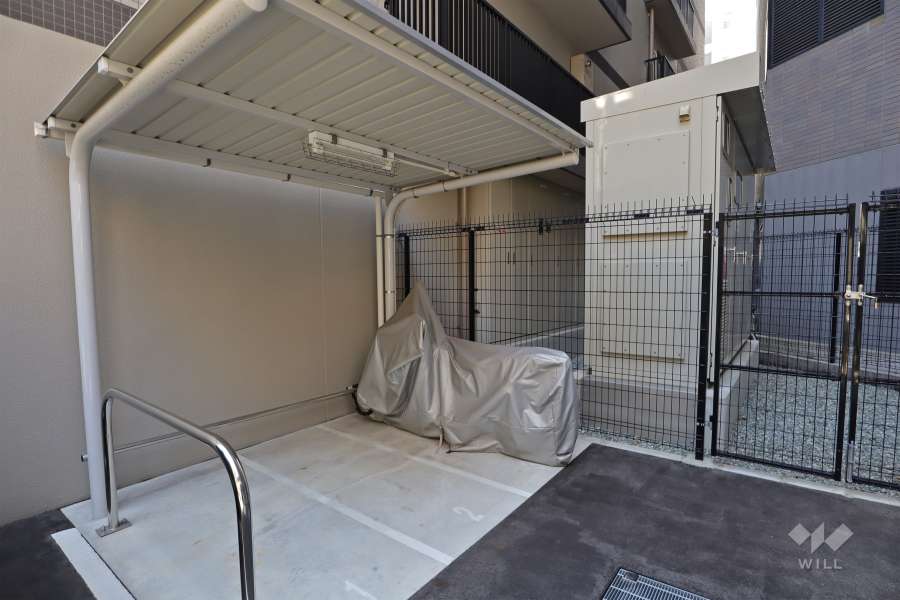 屋外バイク置場（ルーフ付き）