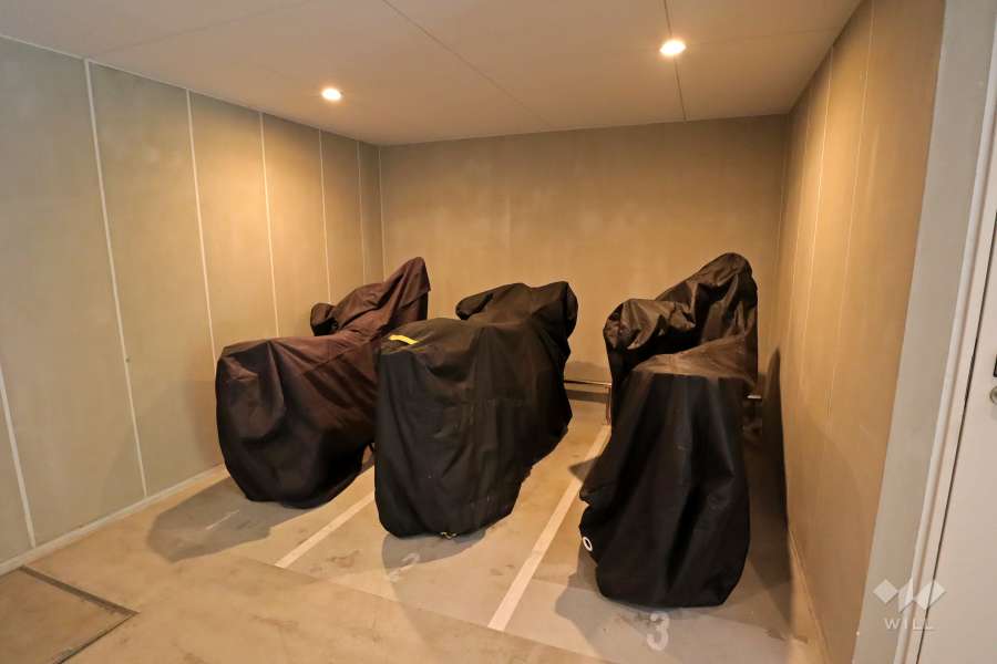 屋内バイク置場