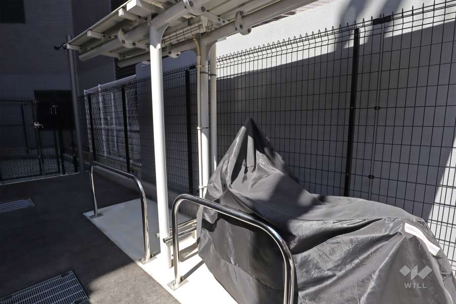 屋外バイク置場