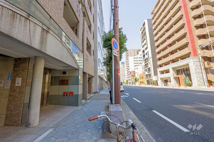 敷地北側の前面道路（東側から）