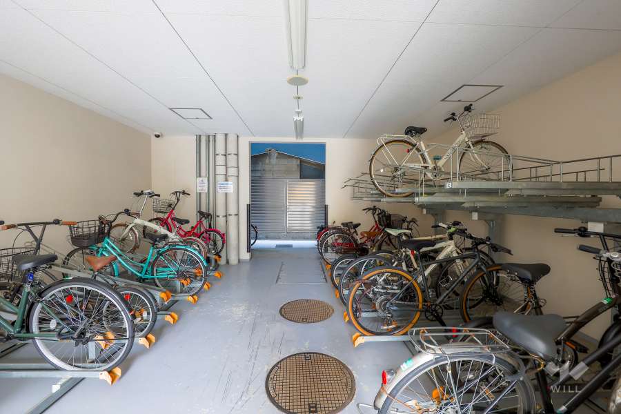 屋内に設けられた駐輪場