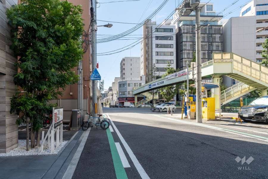 敷地南側の前面道路（東側から）