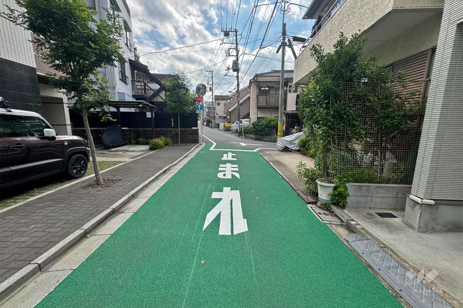 敷地北側の前面道路（東側から）