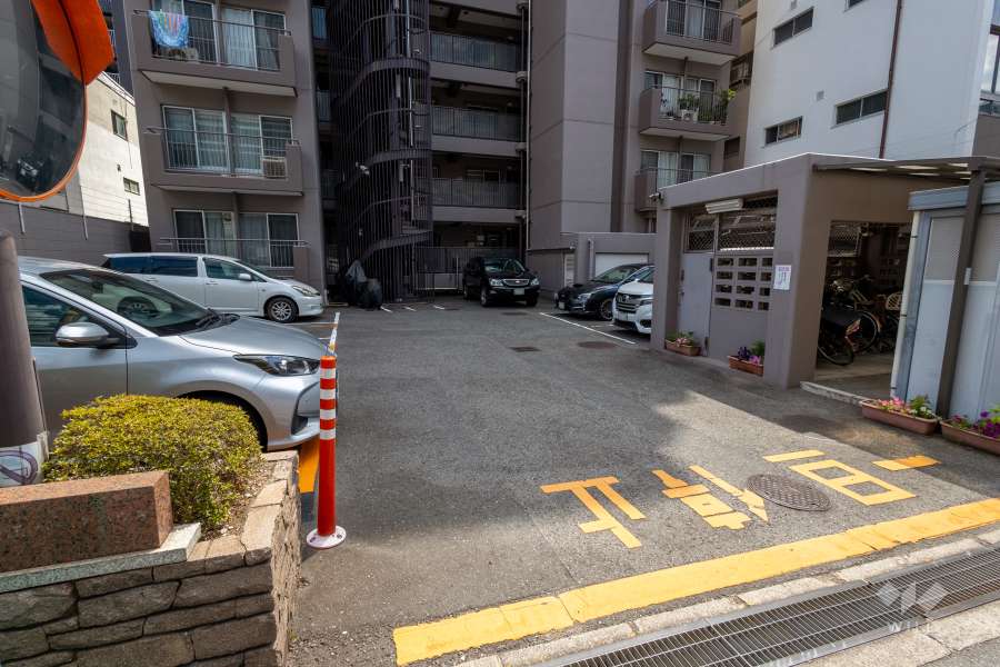 駐車場の出入り口・敷地内駐車場（屋外平面式）