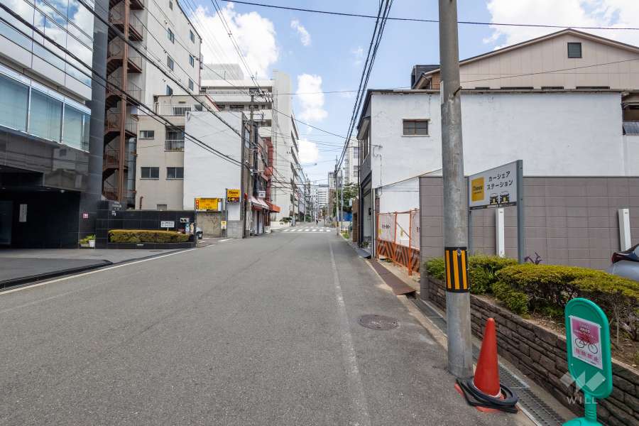 敷地北側の前面道路（東側から）