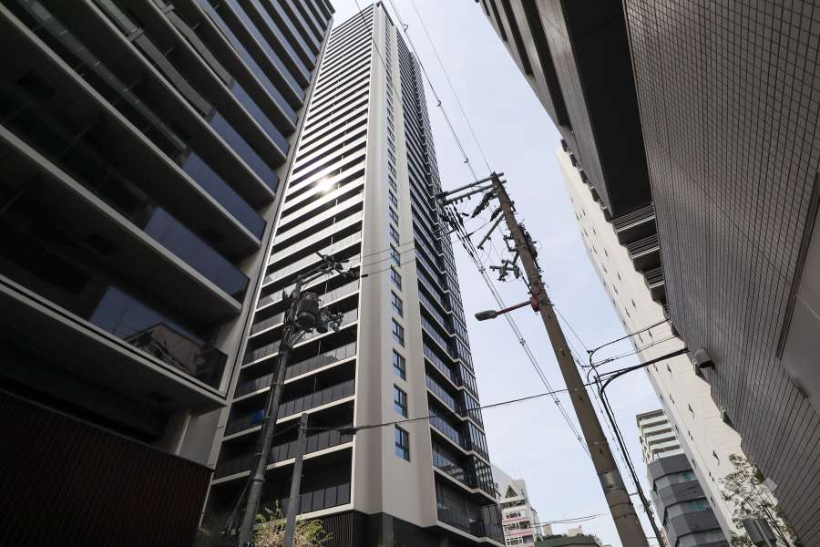 ジオタワー新町の外観（南側から）