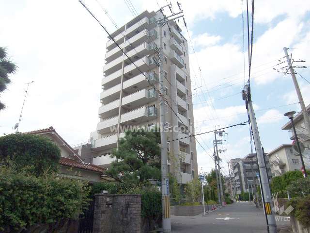 プラウド吹田千里丘の外観（南東側から）