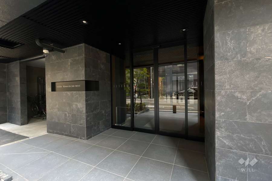 エントランスはオートロック付きです。