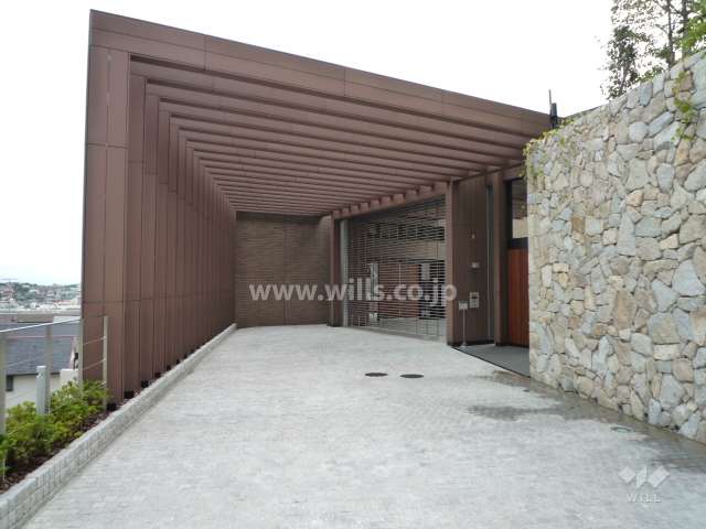 駐車場の出入り口（リングシャッター付き）