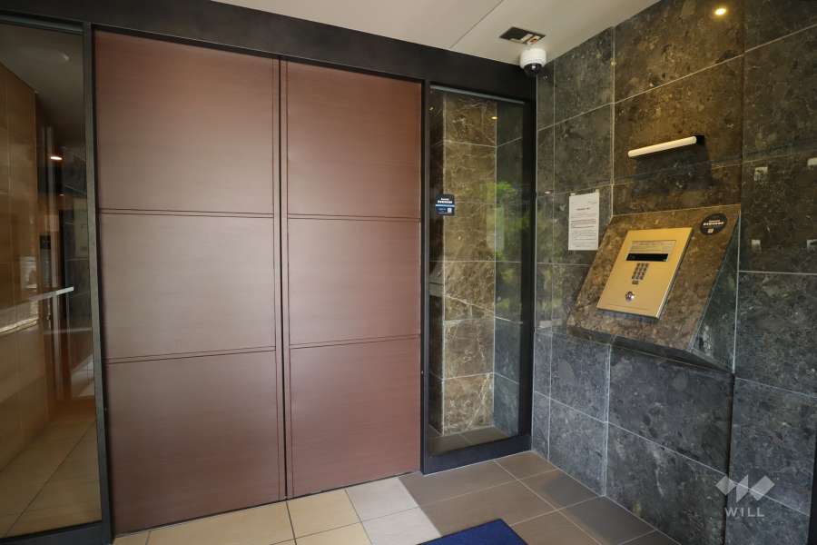 エントランスはオートロック付きです。