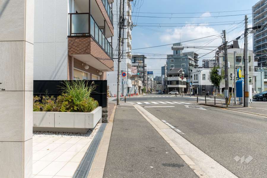 敷地南側の前面道路