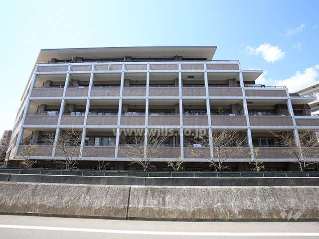 ロイヤル芦屋ザ・レジデンスの外観（東側から）