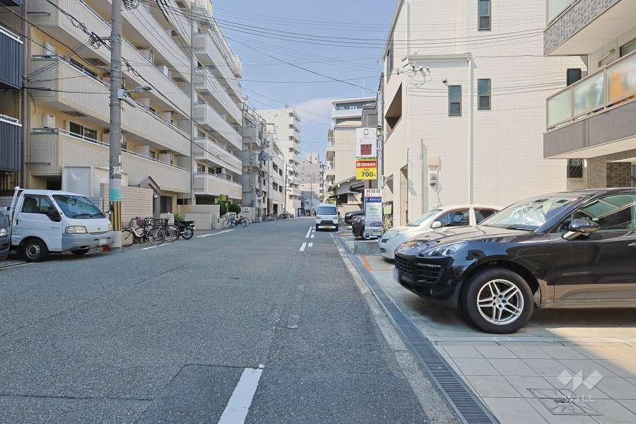 敷地西側の前面道路　