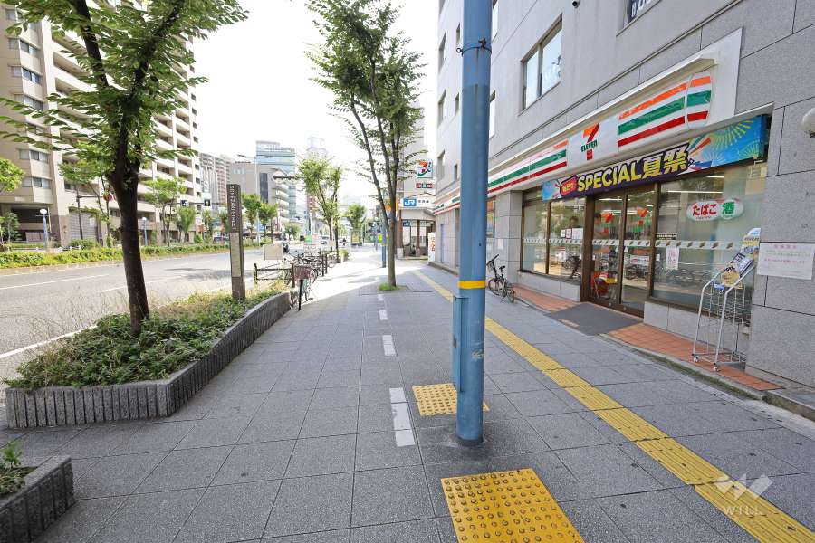 敷地北側の前面道路（東側から）