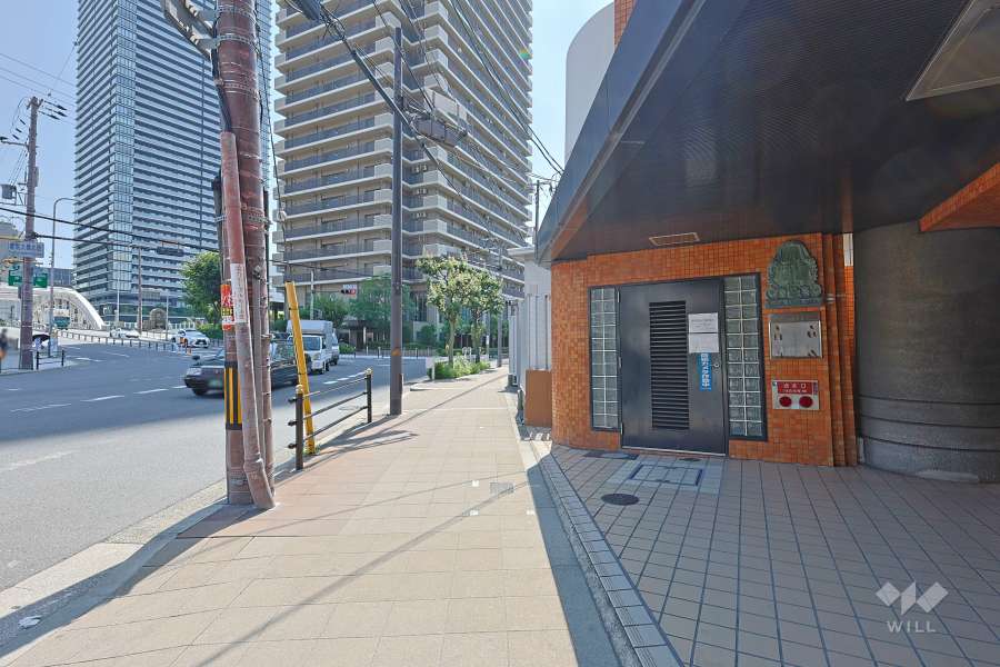 敷地東側の前面道路