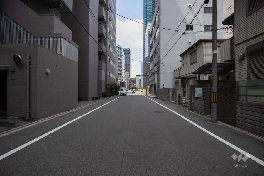 敷地北側の前面道路（東側から）