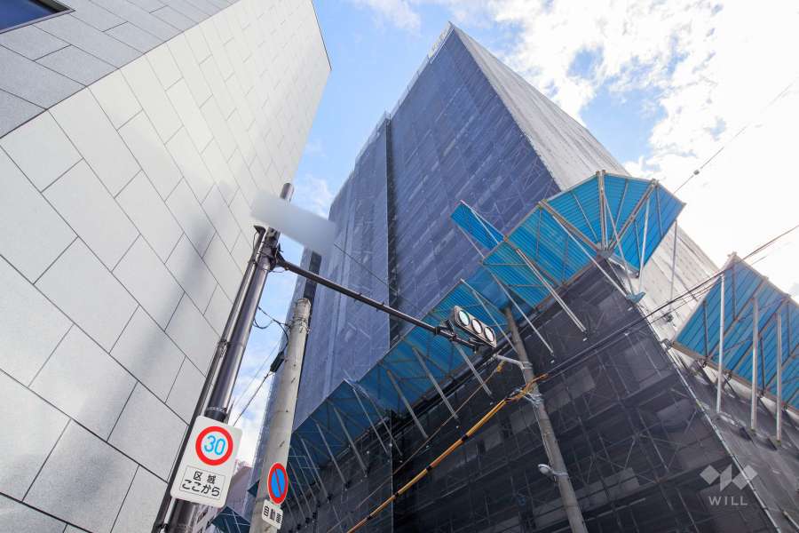 ザ・パークハウス大阪福島の外観（南西側から）※2024年12月現在大規模修繕工事中