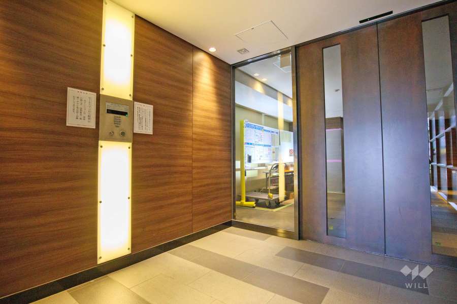 エントランスはオートロック付きです。