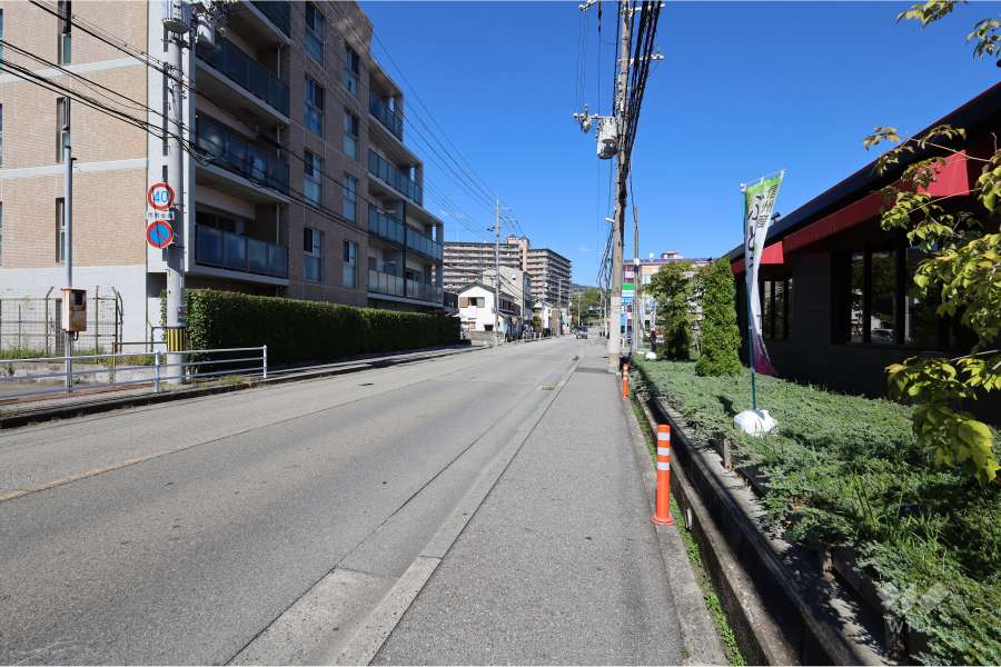 敷地東側の前面道路