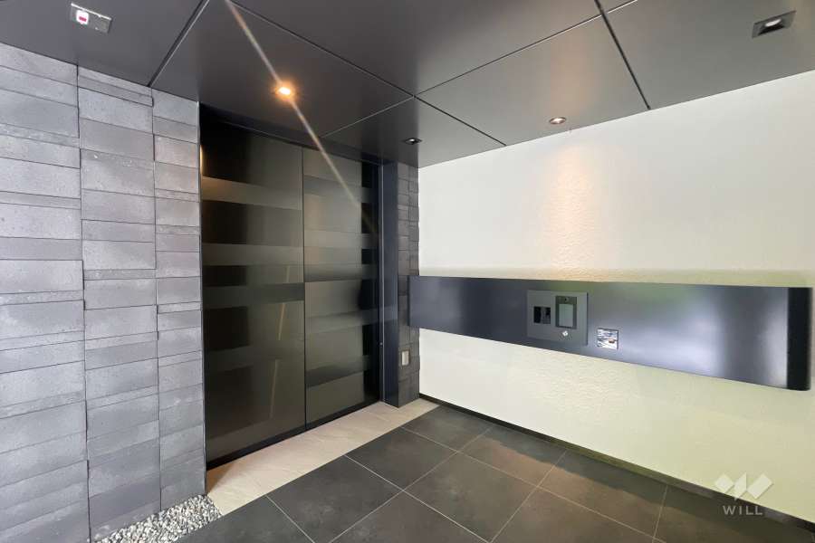 エントランスはオートロック付きです。