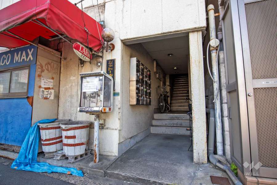 住戸入り口（共用ポスト）