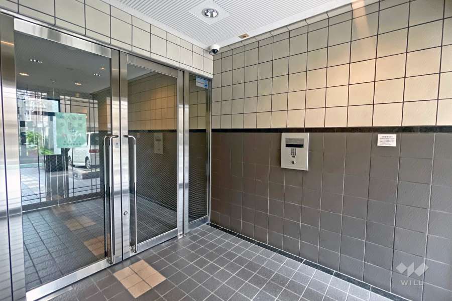 エントランスはオートロック付きです。