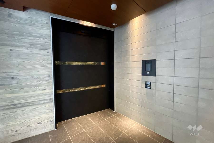 エントランスはオートロック付きです。