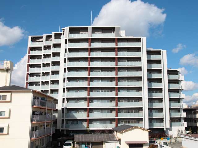 パレ伊丹ファインステイ2の外観（南側から）