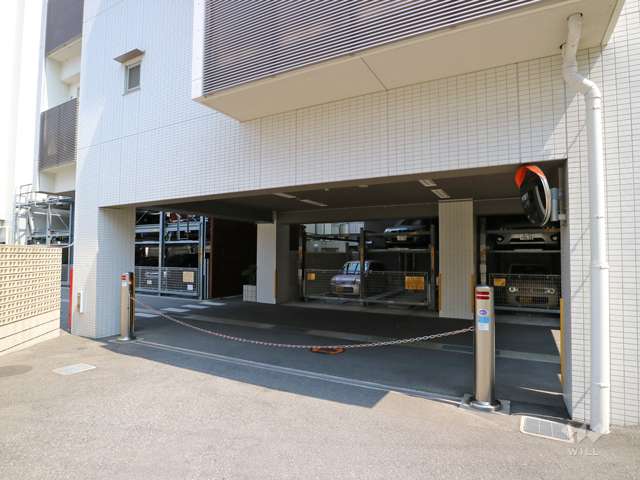 駐車場出入り口（ロボットゲート付き）