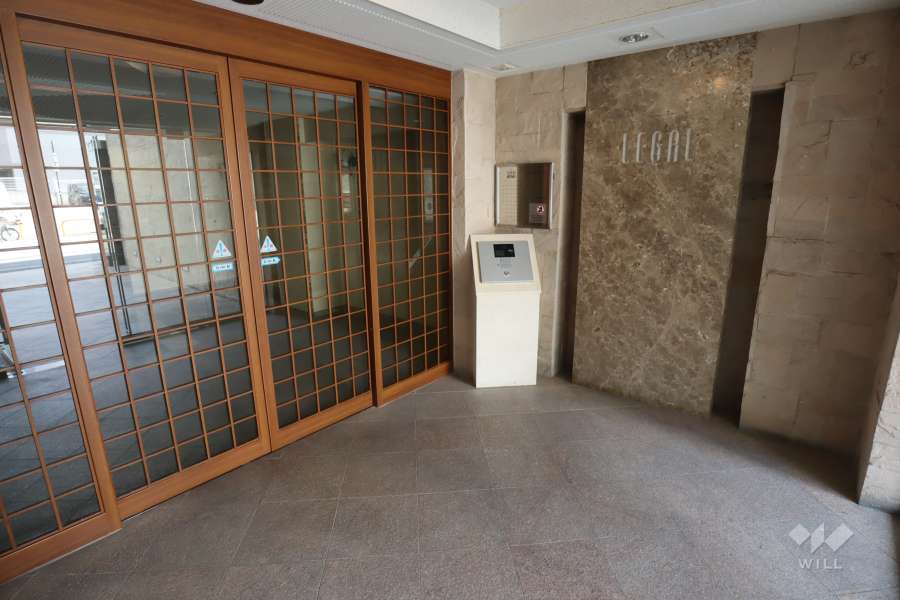 エントランスはオートロック付きです。